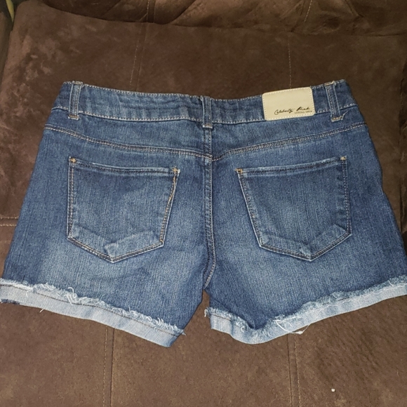 Woman shorts - Picture 2 of 2